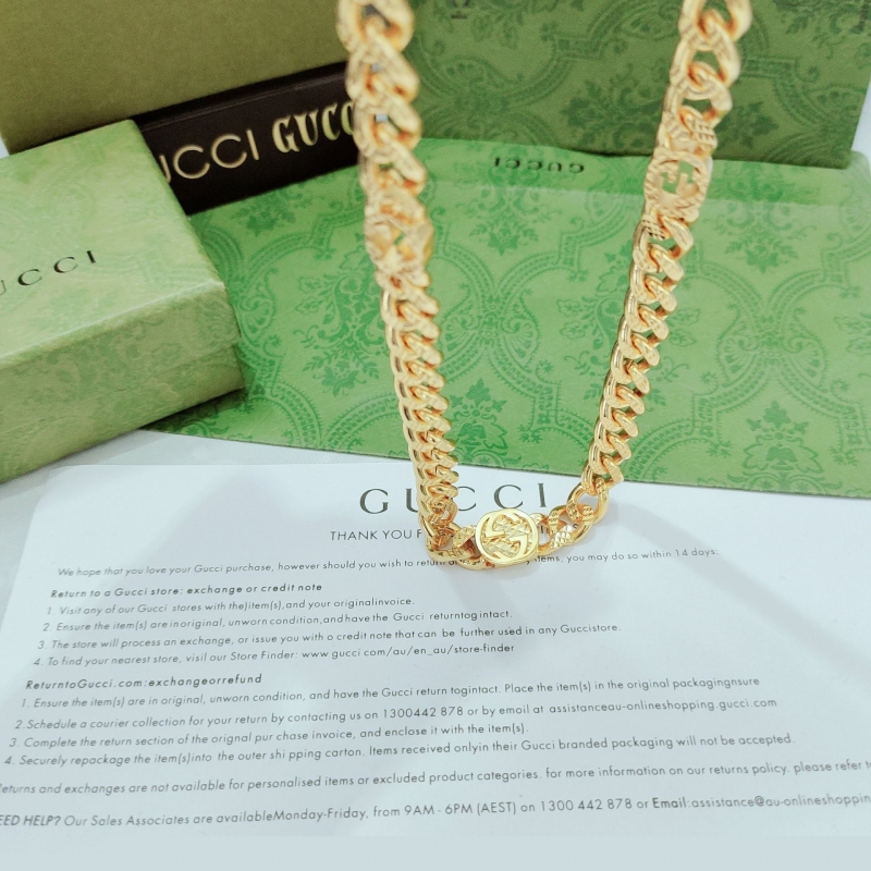 G*u*i necklaces